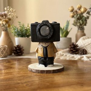 Handmade Wooden Camera Head Figurine – Vintage Style Wood Carving for Photographer Decor